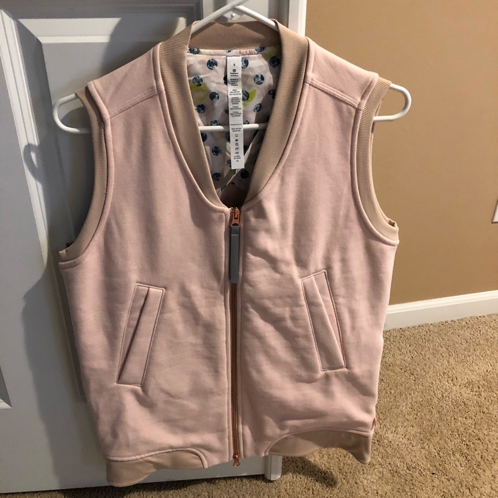 Lululemon at departure Vest